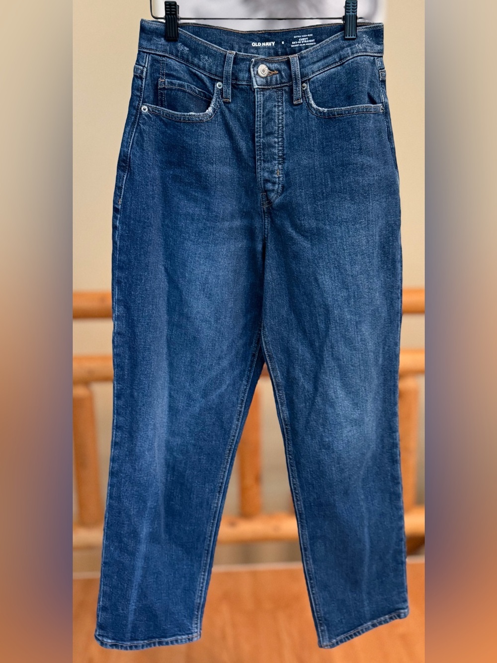 Old Navy • Extra High-Rise Curvy Sky-Hi Straight Jeans | Sz 6